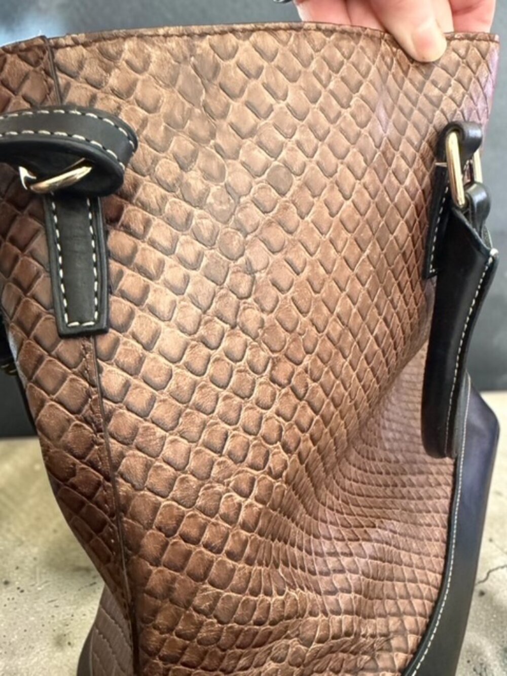 Beautiful Dooney & Bourke Pebbled Leather Tote in a rich brown shade 🤎✨ - Picture 9 of 11